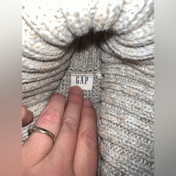 Thick Gap Turtleneck - Picture 3 of 4